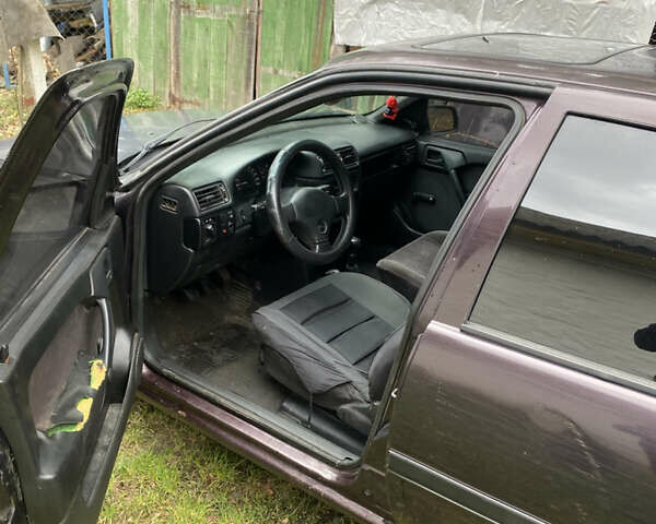 Фиолетовый Опель Вектра, объемом двигателя 1.8 л и пробегом 400 тыс. км за 900 $, фото 4 на Automoto.ua