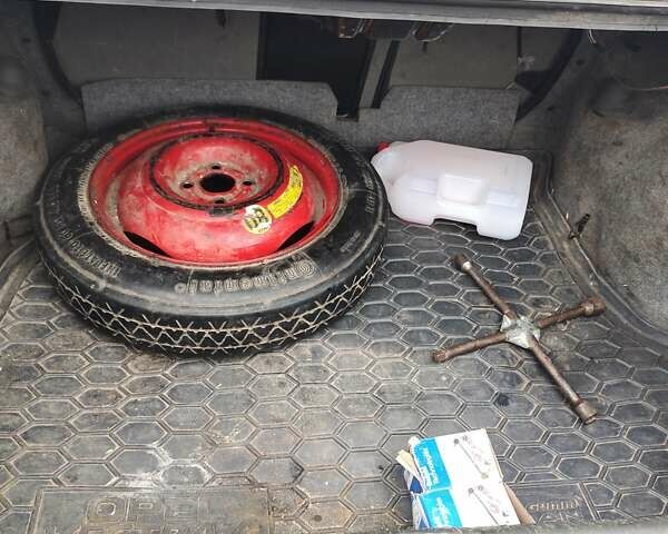 Фіолетовий Опель Вектра, об'ємом двигуна 1.78 л та пробігом 350 тис. км за 800 $, фото 1 на Automoto.ua