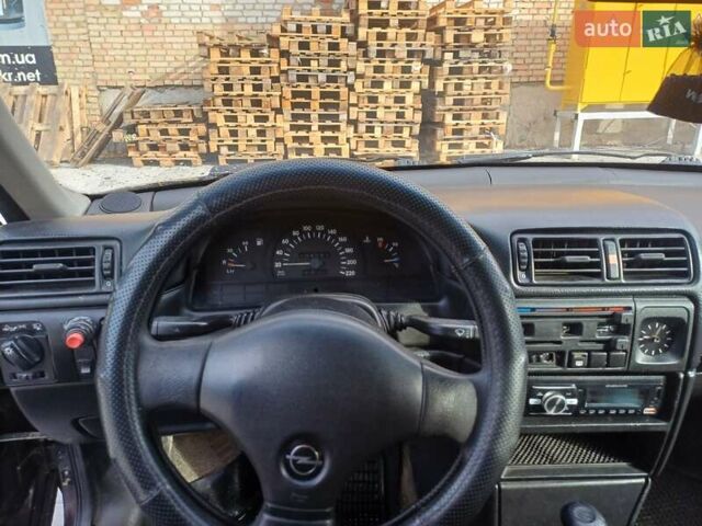 Фиолетовый Опель Вектра, объемом двигателя 1.7 л и пробегом 410 тыс. км за 1350 $, фото 10 на Automoto.ua