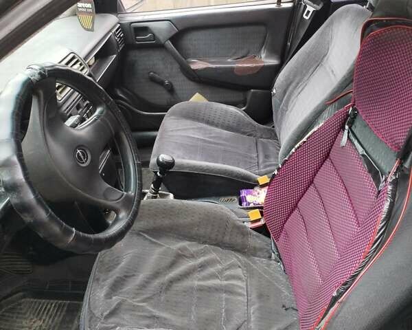 Фіолетовий Опель Вектра, об'ємом двигуна 1.6 л та пробігом 45 тис. км за 1000 $, фото 6 на Automoto.ua