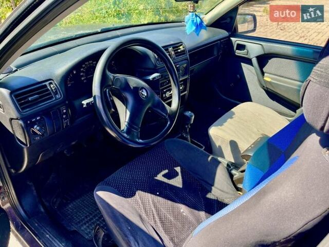 Фіолетовий Опель Вектра, об'ємом двигуна 1.8 л та пробігом 230 тис. км за 1350 $, фото 14 на Automoto.ua
