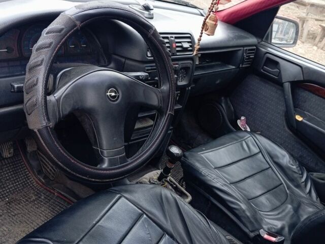 Фиолетовый Опель Вектра, объемом двигателя 2 л и пробегом 255 тыс. км за 800 $, фото 6 на Automoto.ua