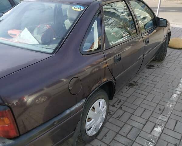 Фіолетовий Опель Вектра, об'ємом двигуна 1.8 л та пробігом 340 тис. км за 1100 $, фото 4 на Automoto.ua