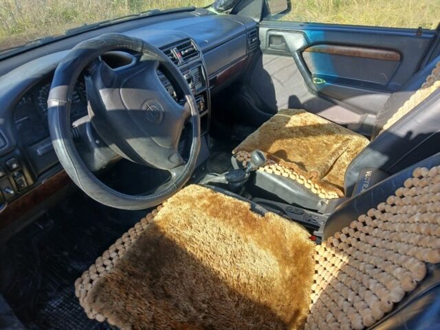 Фиолетовый Опель Вектра, объемом двигателя 2.5 л и пробегом 400 тыс. км за 1200 $, фото 6 на Automoto.ua