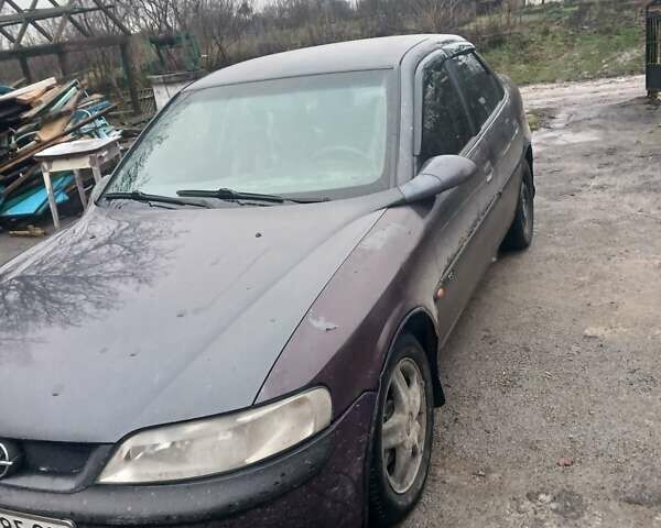 Фиолетовый Опель Вектра, объемом двигателя 1.79 л и пробегом 888 тыс. км за 1500 $, фото 1 на Automoto.ua