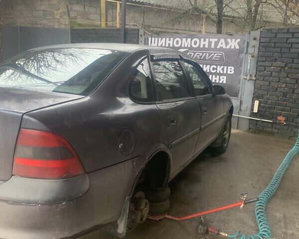 Фиолетовый Опель Вектра, объемом двигателя 1.79 л и пробегом 300 тыс. км за 1350 $, фото 2 на Automoto.ua