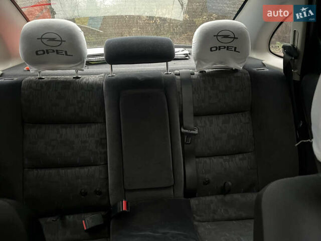 Фіолетовий Опель Вектра, об'ємом двигуна 1.8 л та пробігом 307 тис. км за 1900 $, фото 13 на Automoto.ua
