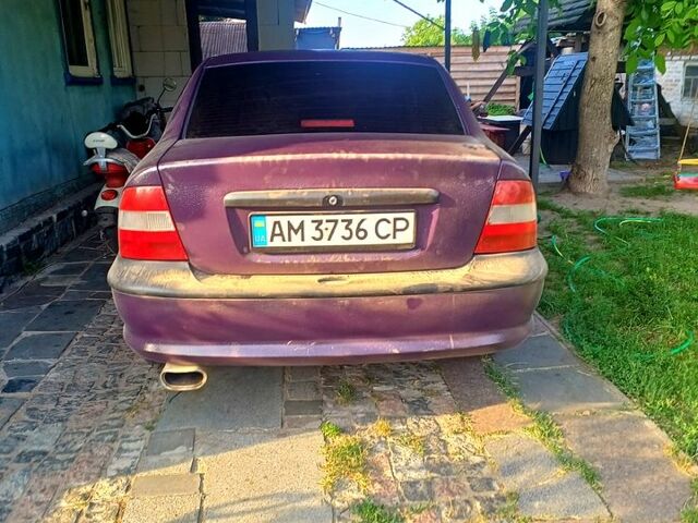 Фіолетовий Опель Вектра, об'ємом двигуна 1.6 л та пробігом 300 тис. км за 1800 $, фото 1 на Automoto.ua