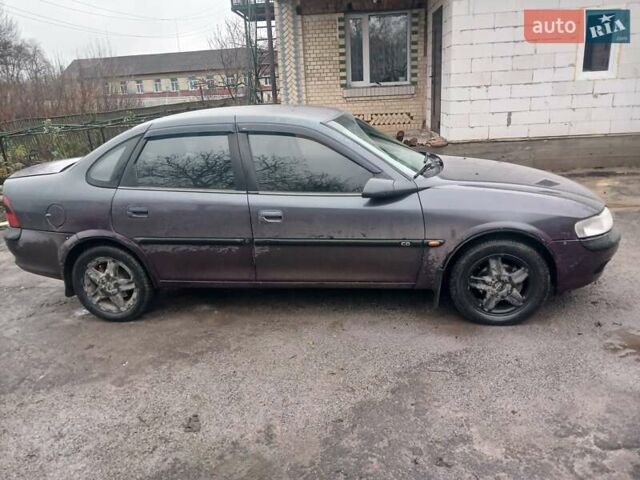 Фиолетовый Опель Вектра, объемом двигателя 1.79 л и пробегом 888 тыс. км за 1500 $, фото 3 на Automoto.ua