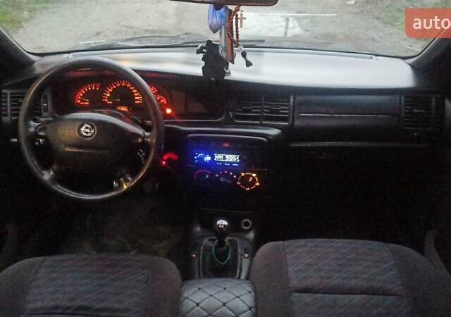 Фиолетовый Опель Вектра, объемом двигателя 1.6 л и пробегом 361 тыс. км за 2150 $, фото 30 на Automoto.ua