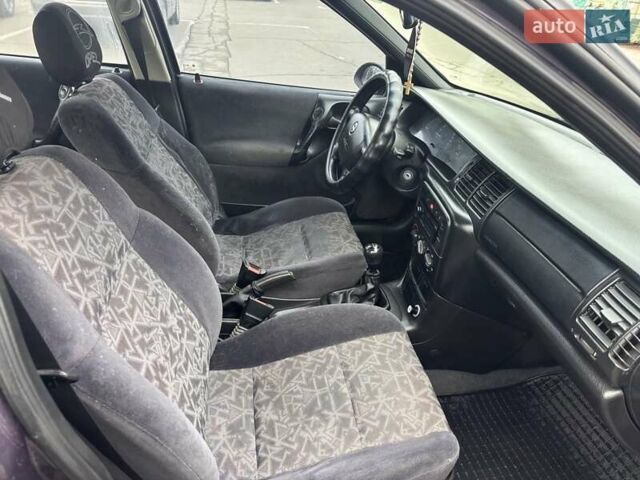 Фіолетовий Опель Вектра, об'ємом двигуна 1.6 л та пробігом 460 тис. км за 2500 $, фото 7 на Automoto.ua