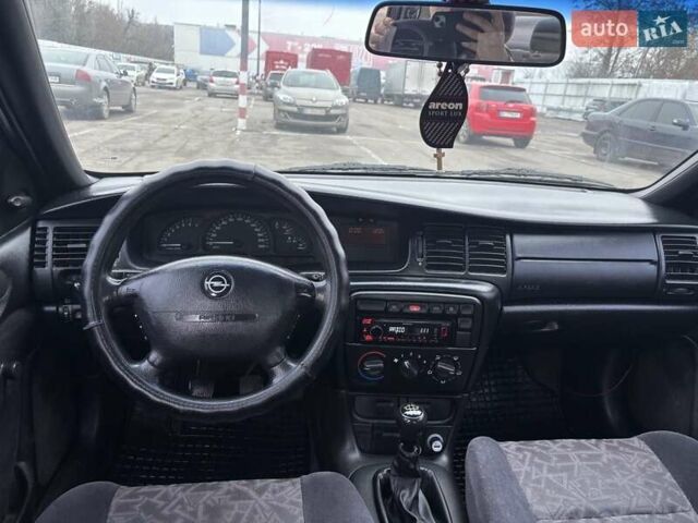 Фіолетовий Опель Вектра, об'ємом двигуна 1.6 л та пробігом 460 тис. км за 2500 $, фото 5 на Automoto.ua