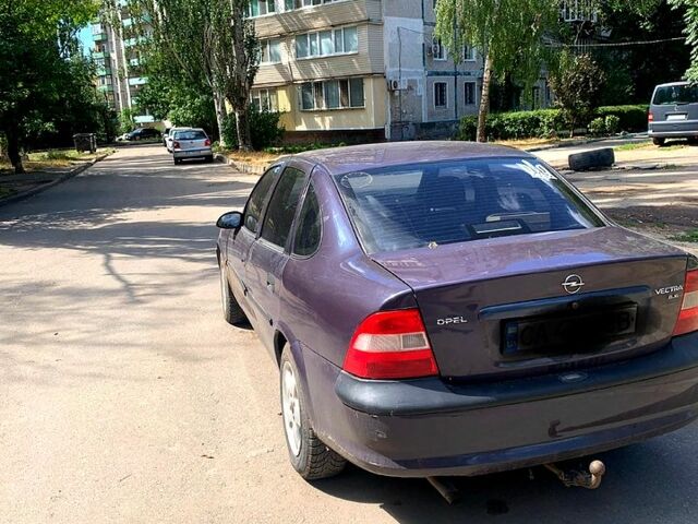 Фиолетовый Опель Вектра, объемом двигателя 1.8 л и пробегом 300 тыс. км за 2000 $, фото 4 на Automoto.ua