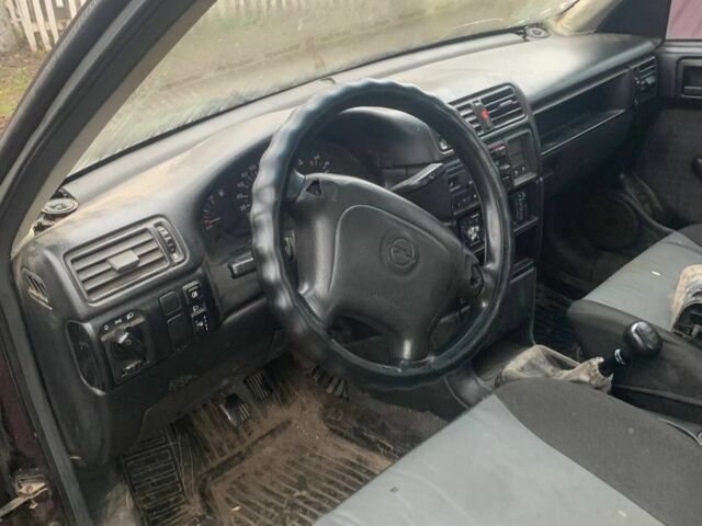 Фіолетовий Опель Вектра, об'ємом двигуна 1.6 л та пробігом 286 тис. км за 900 $, фото 4 на Automoto.ua