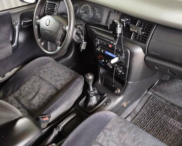 Фиолетовый Опель Вектра, объемом двигателя 2 л и пробегом 226 тыс. км за 2850 $, фото 7 на Automoto.ua