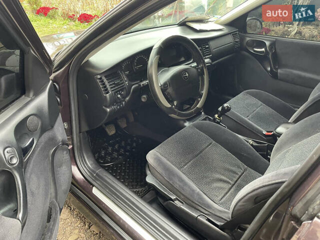 Фиолетовый Опель Вектра, объемом двигателя 1.6 л и пробегом 65 тыс. км за 3200 $, фото 18 на Automoto.ua