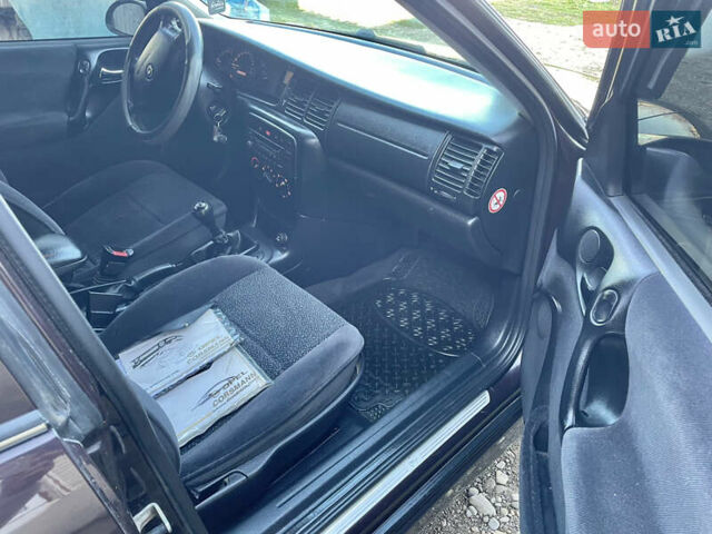 Фиолетовый Опель Вектра, объемом двигателя 1.6 л и пробегом 145 тыс. км за 3750 $, фото 17 на Automoto.ua