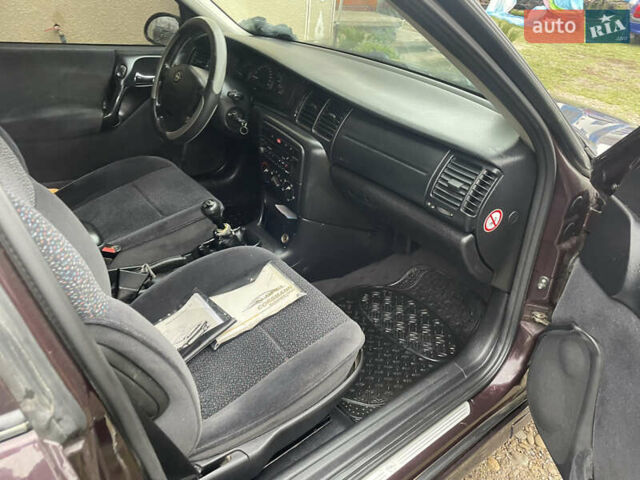 Фиолетовый Опель Вектра, объемом двигателя 1.6 л и пробегом 65 тыс. км за 3200 $, фото 17 на Automoto.ua