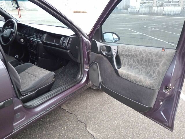 Фиолетовый Опель Вектра, объемом двигателя 2 л и пробегом 453 тыс. км за 2900 $, фото 11 на Automoto.ua