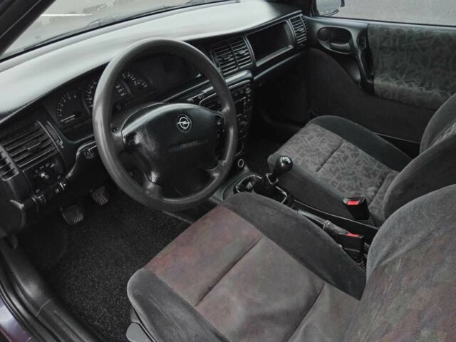 Фиолетовый Опель Вектра, объемом двигателя 2 л и пробегом 453 тыс. км за 2900 $, фото 18 на Automoto.ua