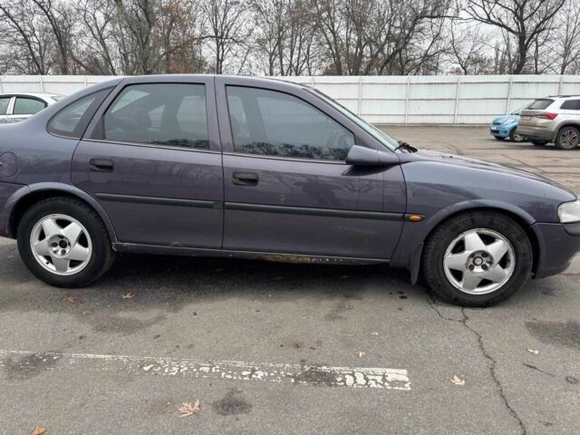 Фиолетовый Опель Вектра, объемом двигателя 1.6 л и пробегом 460 тыс. км за 2500 $, фото 2 на Automoto.ua