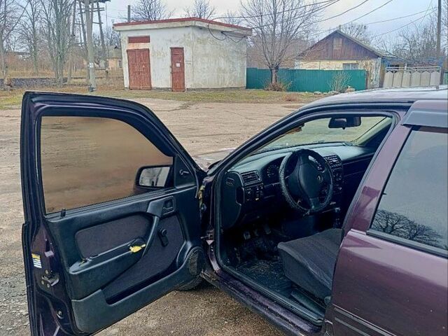 Фиолетовый Опель Вектра, объемом двигателя 1.8 л и пробегом 300 тыс. км за 1350 $, фото 4 на Automoto.ua
