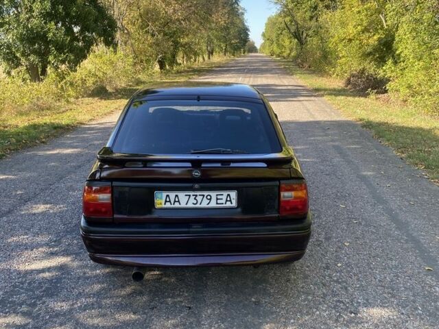 Фіолетовий Опель Вектра, об'ємом двигуна 1.6 л та пробігом 170 тис. км за 2299 $, фото 6 на Automoto.ua