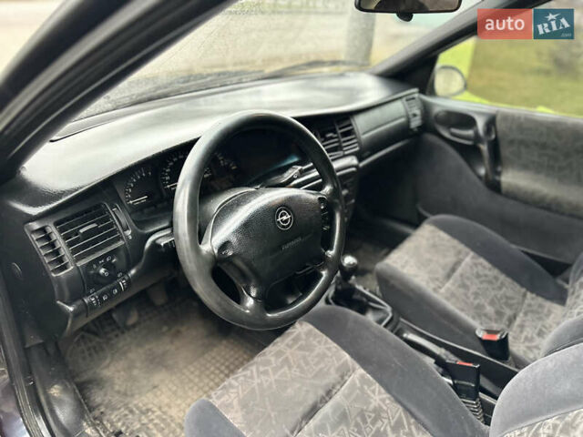 Фиолетовый Опель Вектра, объемом двигателя 1.6 л и пробегом 382 тыс. км за 1100 $, фото 13 на Automoto.ua