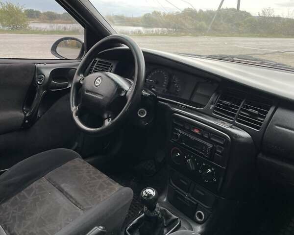 Фіолетовий Опель Вектра, об'ємом двигуна 1.6 л та пробігом 380 тис. км за 1500 $, фото 9 на Automoto.ua
