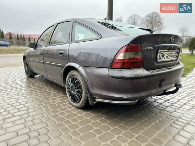 Фиолетовый Опель Вектра, объемом двигателя 1.6 л и пробегом 382 тыс. км за 1100 $, фото 9 на Automoto.ua