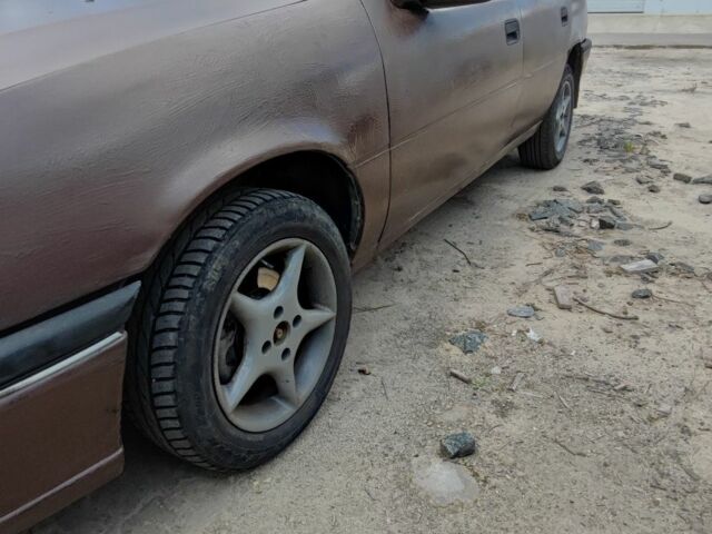 Коричневый Опель Вектра, объемом двигателя 2 л и пробегом 300 тыс. км за 800 $, фото 3 на Automoto.ua