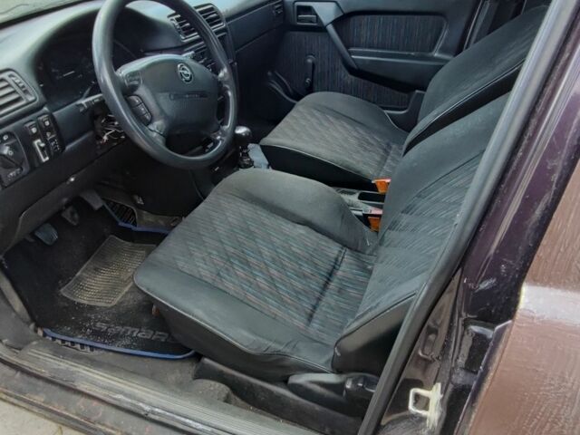 Коричневый Опель Вектра, объемом двигателя 2 л и пробегом 300 тыс. км за 800 $, фото 5 на Automoto.ua