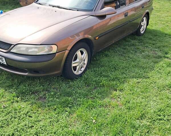 Коричневый Опель Вектра, объемом двигателя 1.8 л и пробегом 456 тыс. км за 2550 $, фото 5 на Automoto.ua