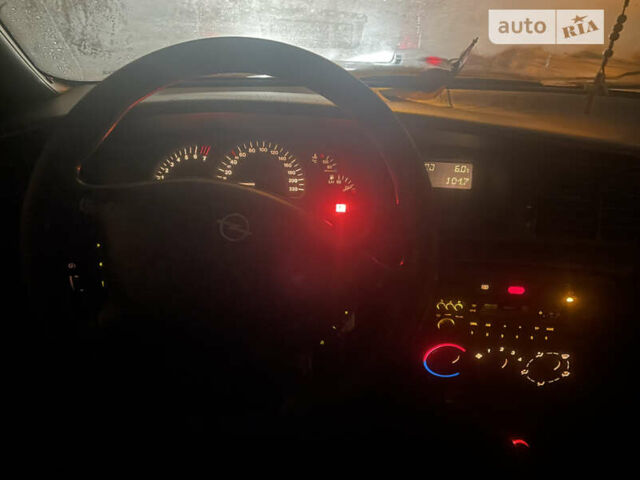 Коричневый Опель Вектра, объемом двигателя 1.8 л и пробегом 225 тыс. км за 1999 $, фото 2 на Automoto.ua