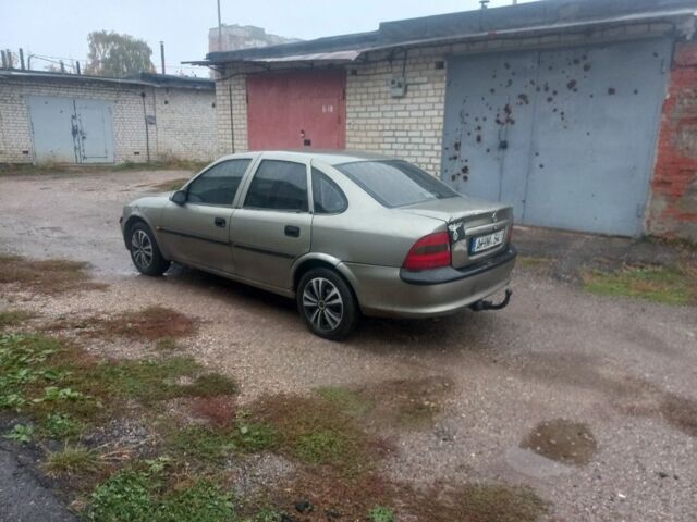 Коричневый Опель Вектра, объемом двигателя 1.8 л и пробегом 200 тыс. км за 1200 $, фото 2 на Automoto.ua