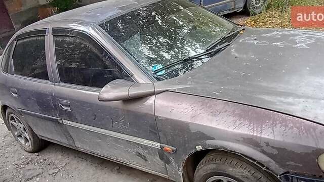 Коричневый Опель Вектра, объемом двигателя 2 л и пробегом 200 тыс. км за 1700 $, фото 5 на Automoto.ua