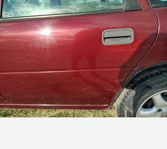 Червоний Опель Вектра, об'ємом двигуна 2 л та пробігом 323 тис. км за 1707 $, фото 3 на Automoto.ua