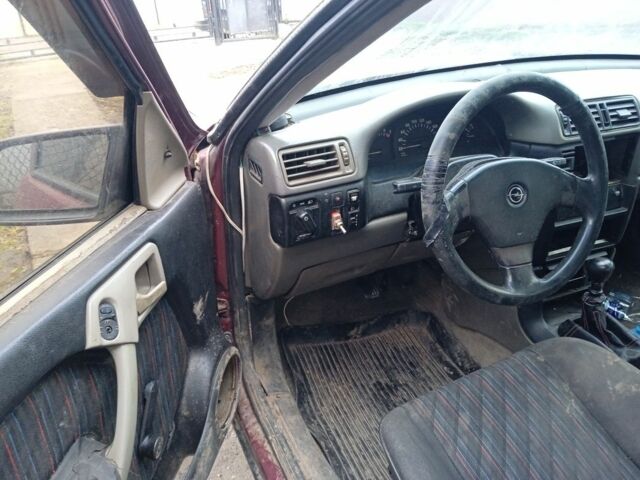 Красный Опель Вектра, объемом двигателя 2 л и пробегом 215 тыс. км за 380 $, фото 3 на Automoto.ua