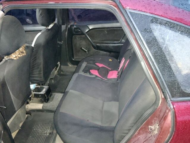 Опель Вектра 1990 в Сарнах на Automoto.ua Красный Опель Вектра, объемом двигателя 1.6 л и пробегом 200 тыс. км за 1250 $, фото 3 на Automoto.ua