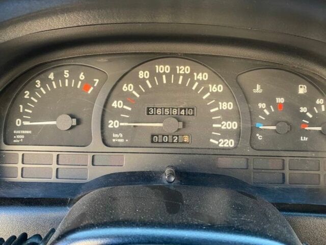 Красный Опель Вектра, объемом двигателя 2 л и пробегом 370 тыс. км за 2000 $, фото 4 на Automoto.ua