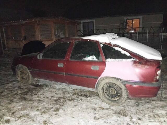 Червоний Опель Вектра, об'ємом двигуна 1.8 л та пробігом 200 тис. км за 550 $, фото 3 на Automoto.ua