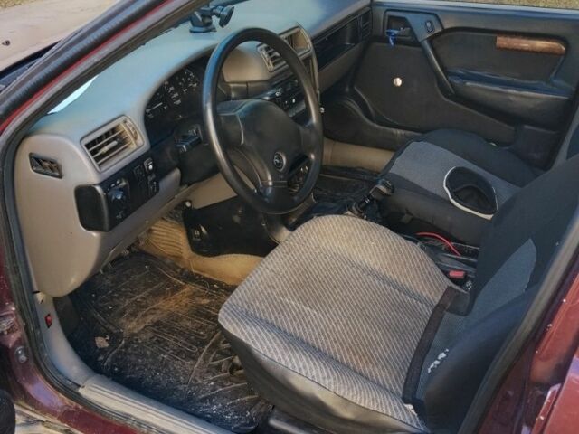 Червоний Опель Вектра, об'ємом двигуна 0 л та пробігом 310 тис. км за 1000 $, фото 5 на Automoto.ua