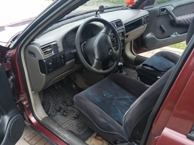 Червоний Опель Вектра, об'ємом двигуна 1.6 л та пробігом 700 тис. км за 1250 $, фото 8 на Automoto.ua