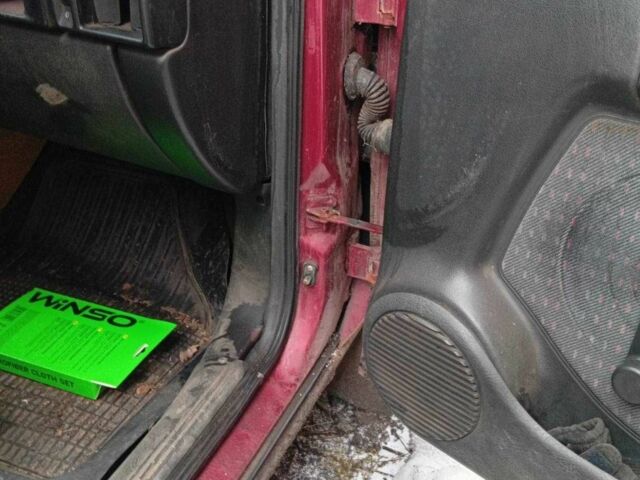 Червоний Опель Вектра, об'ємом двигуна 1.8 л та пробігом 333 тис. км за 1386 $, фото 5 на Automoto.ua