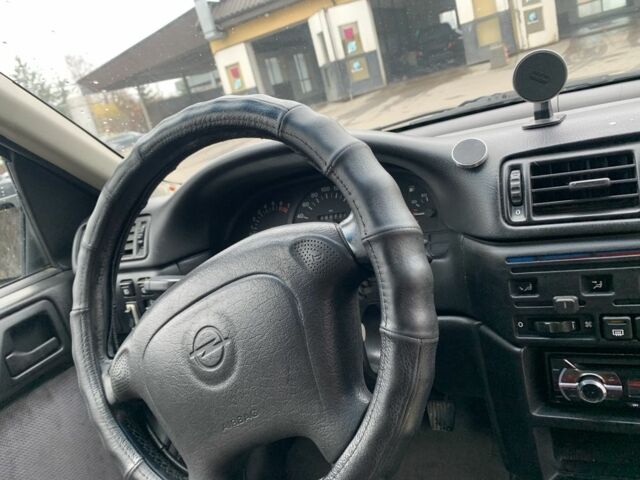 Красный Опель Вектра, объемом двигателя 1.8 л и пробегом 300 тыс. км за 1500 $, фото 19 на Automoto.ua