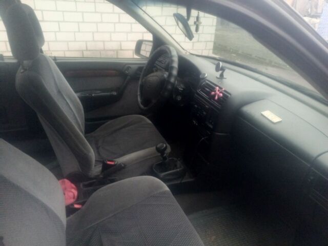 Красный Опель Вектра, объемом двигателя 0 л и пробегом 356 тыс. км за 1500 $, фото 7 на Automoto.ua