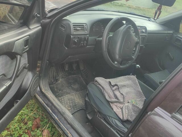 Красный Опель Вектра, объемом двигателя 1.6 л и пробегом 322 тыс. км за 650 $, фото 1 на Automoto.ua