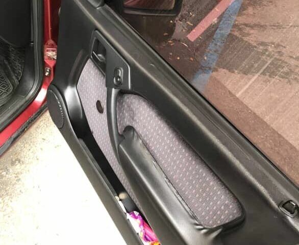 Красный Опель Вектра, объемом двигателя 1.6 л и пробегом 302 тыс. км за 1100 $, фото 10 на Automoto.ua