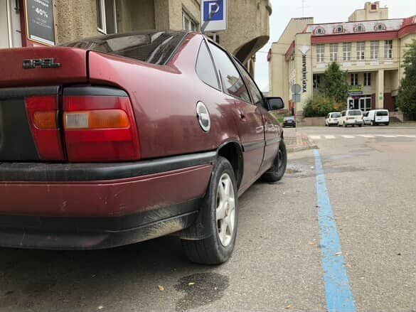 Красный Опель Вектра, объемом двигателя 1.6 л и пробегом 302 тыс. км за 1100 $, фото 4 на Automoto.ua