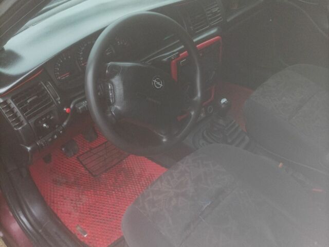 Червоний Опель Вектра, об'ємом двигуна 1.7 л та пробігом 400 тис. км за 2300 $, фото 5 на Automoto.ua